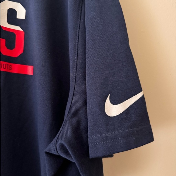NWOT THE NIKE TEE Dri Fit Patriots Football Graphic Short Sleeve T-Shirt   XXL - Picture 6 of 9
